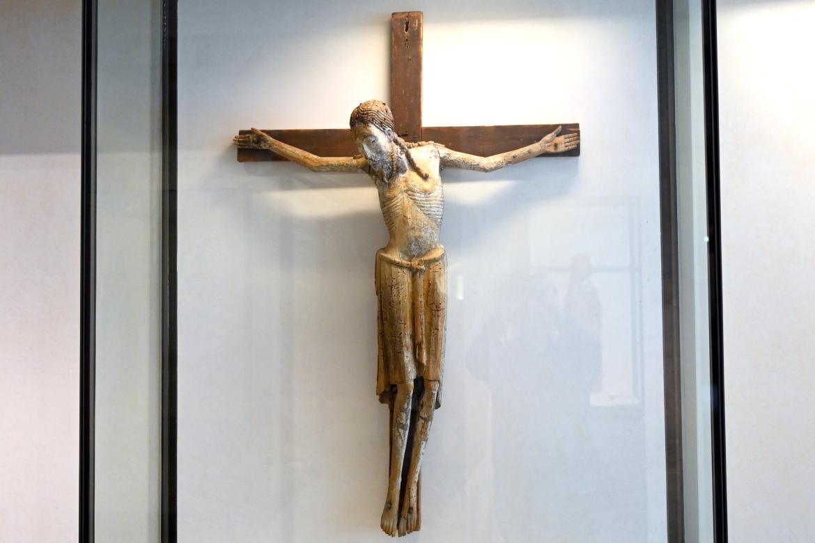 Christus am Kreuz, Paris, Musée du Louvre, Saal 166, 1. Hälfte 12. Jhd., Bild 1/2