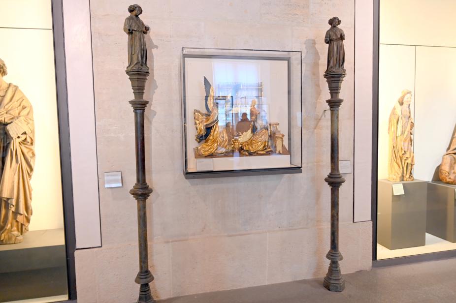 Engel auf schlanken Säulen, Paris, Musée du Louvre, Saal 169, 15. Jhd., Bild 1/2