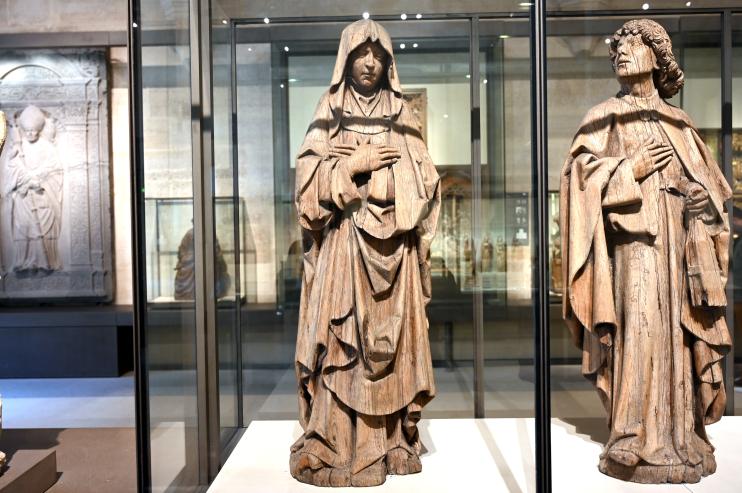 Schmerzhafte Muttergottes und Apostel Johannes aus einer Kreuzigung, Paris, Musée du Louvre, Saal 169, um 1480–1520, Bild 1/5